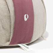 Wsparcie kręgosłupa za pomocą roślinnych poduszek do jogi, relaksu oraz medytacji.