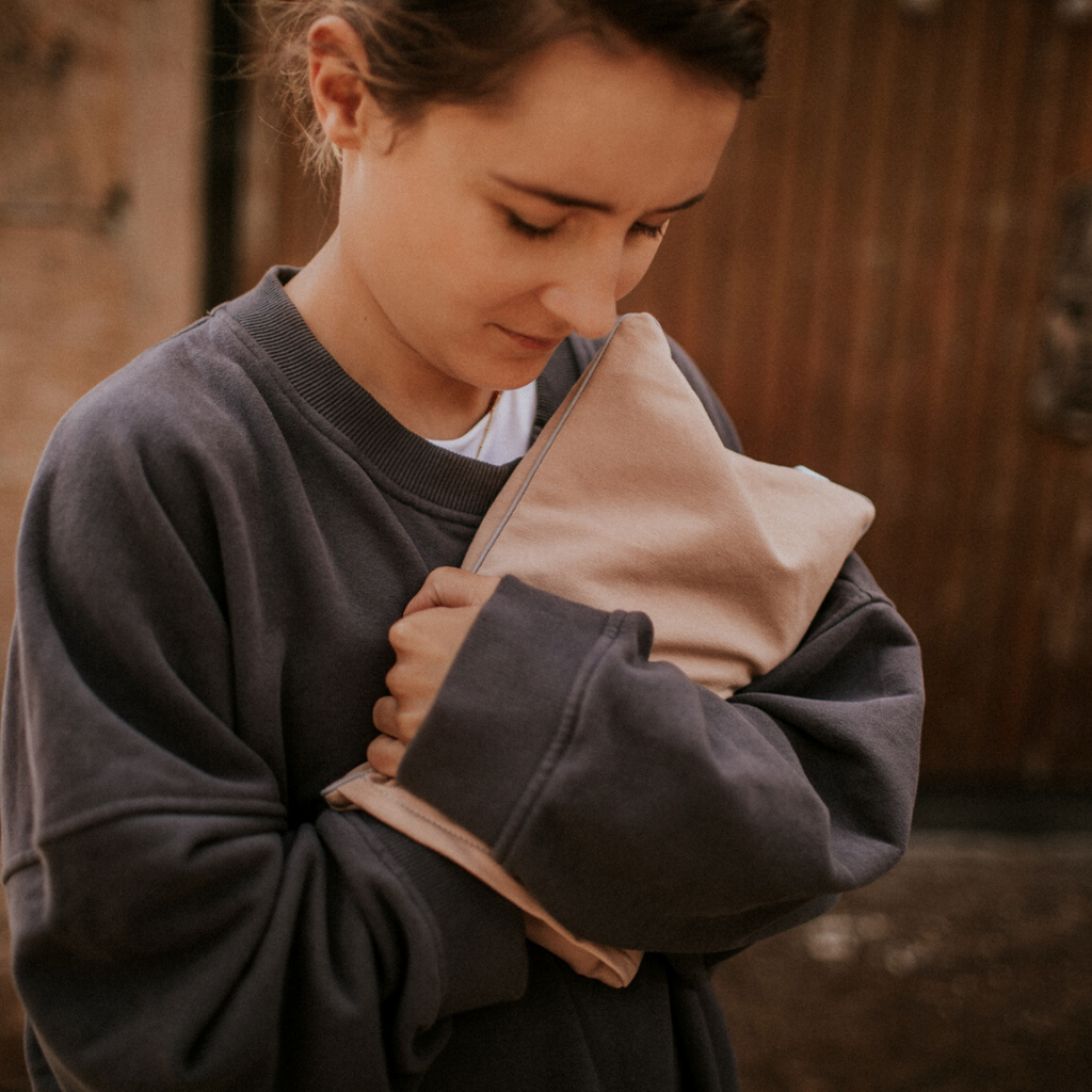 Hot water bottle with cherry pits (beige)